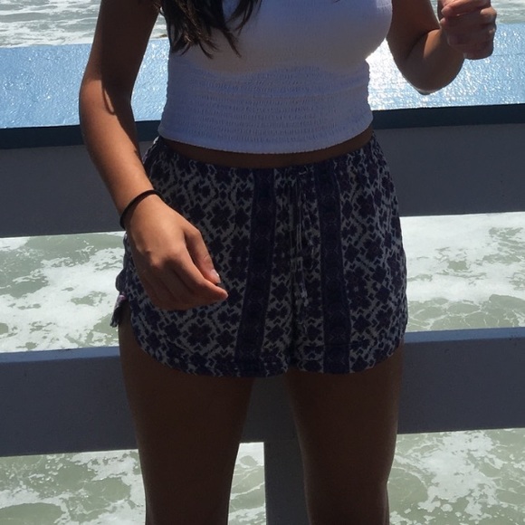 Brandy Melville Remi Shorts - Picture 3 of 4